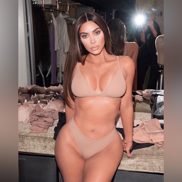 NWOT SKIMS FITS EVERYBODY TRIANGLE BRALETTE - Picture 5 of 8